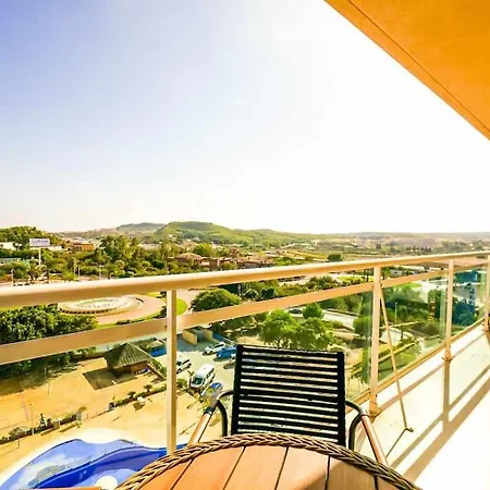 Glamorous Breath Taking View To Pool Lejlighed